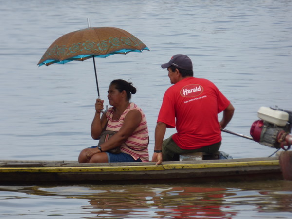 Brésil Amazonie couple sur barque