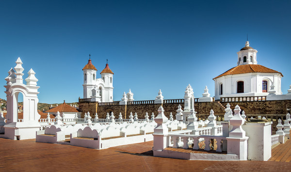 Sur les toits coloniaux de l’édifice San Felipe Neri à Sucre