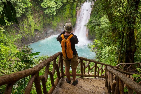 Randonnée dans la jungle tropicale verte, Costa Rica, Amérique Centrale