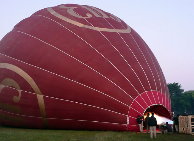 Bagan : survol en montgolfière.