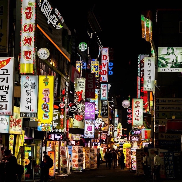 [ CORÉE DU SUD ] 🇰🇷 🌏⠀
✨Avec plus de 10 millions d’habitants, Séoul fait partie des plus grandes métropoles mondiales. ⠀
✨Avec ses gratte-ciels, le fleuve Han, ses rues continuellement animées, ses bâtiments traditionnels, sa gastronomie piquante et délicieuse... Cette capitale vous surprendra autant de jour que de nuit ! ⠀
✨Partez à la découvre cette ville unique et cosmopolite 🔝lien dans la bio🔝⠀ ⠀⠀
⠀
⠀
⠀
⠀#coreedusud #kimchi #soju #kpop #jajangmyeon #kamsahamnida #seoul #seoultravel #letsgoeverywhere #discovertheworld #seoullovers #seoulstreet #seoultower #discover #enjoyyourlife #passionpassport #goexplore #globetrotter #citybreak #nightout #travelguide #traveldeeper #travel #traveltheworld #keepexploring #travelwithadgentes