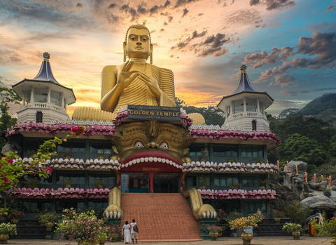 🇱🇰 Partez à la découverte des trésors du Sri Lanka avec Ad Gentes 🌿

Embarquez pour un voyage sur mesure de 8 jours à travers les joyaux culturels et naturels de l'île :​

🏔️ Nuwara Eliya : plantez vos racines dans la « Petite Angleterre » du Sri Lanka, entre plantations de thé et paysages bucoliques.
🏯 Kandy : imprégnez-vous de la spiritualité sri-lankaise au Temple de la Dent et laissez-vous envoûter par la danse traditionnelle.
🏰 Dambulla : découvrez les grottes du Temple d'Or, classées au patrimoine mondial de l'UNESCO.
🐘 Habarana : rencontrez les éléphants au parc de Pinnawala et explorez les rizières environnantes.
🏛️ Polonnaruwa : plongez dans l'histoire ancienne du Sri Lanka avec les ruines de l'ancienne capitale.​
Ad Gentes

Chaque étape est une immersion dans la richesse culturelle, spirituelle et naturelle de cette île fascinante.​

#adgentes  #SriLanka #VoyageSurMesure #CultureSriLankaise #NatureSriLankaise #VoyageDeRêve #SriLankaTrip #VoyagerAutrement