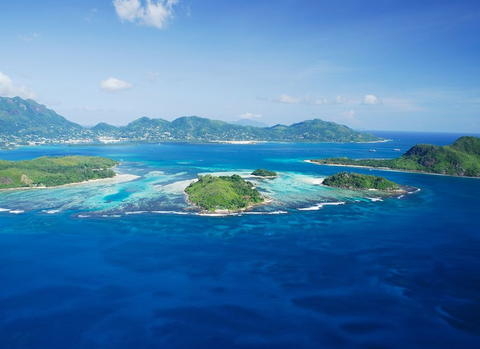 🌺 Combiné "Mon Kontan" – Île Maurice & Rodrigues 🏝️

Envie d’un voyage qui mêle charme, douceur de vivre et authenticité ?
Avec notre circuit "Mon Kontan", partez à la découverte de deux joyaux de l’océan Indien :
✨ L’île Maurice, entre lagons turquoise et hébergements de charme
🌿 Rodrigues, sauvage et secrète, pour une immersion hors du temps

💛 Un voyage tout en contraste, entre farniente, nature, culture créole et rencontres locales.
Un itinéraire pensé pour ceux qui veulent vivre plus qu’un simple séjour balnéaire.

📍Circuit modulable selon vos envies
📆 Départs toute l’année
🧳 Créé sur mesure avec nos spécialistes

#AdGentesVoyages #MonKontan #CombinéMauriceRodrigues #OcéanIndien #VoyageDeCharme #RodriguesIsland #VoyageSurMesure #ÉvasionCréole #IleMaurice #TravelInspiration
