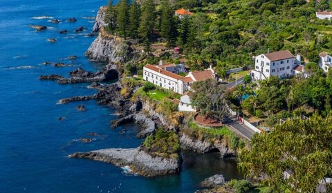 Vila Franca Do Campo, Caloura, água De Pau.  Caldeiras, Parque Terra Nostra, Miradouro Do Pisão, Ilhéu De Vila Franca Do Campo, Ermida De Nossa Senhora Da Paz.