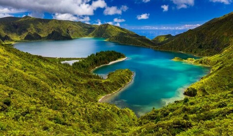 Ribeira Grande, Lagoa.  Cerâmica Vieira, Igreja De Nossa Senhora Do Rosário, Centro De Interpretação Ambiental Da Caldeira Velha, Licores Mulher De Capote, Lagoa Do Fogo, Museu Da Emigração Açoreana.