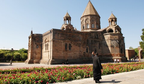 Erevan / Cathédrale d’Etchmiadzine / Cathédrale de Zvartnots / Erevan (Pd/-/-)