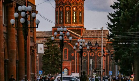 Erevan / Monastère d’Harichavank / Ville de Gyumri / Erevan (Pd/-/-)