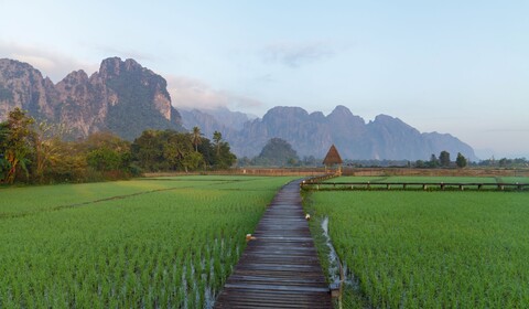 Vang vieng (B, L)
