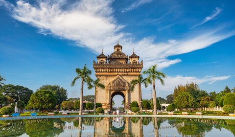Vang Vieng - Vientiane (B, L)