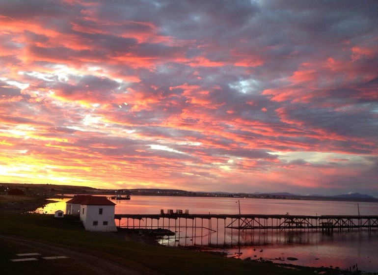 Chili Voyage The Singular Patagonia avec nuages roses