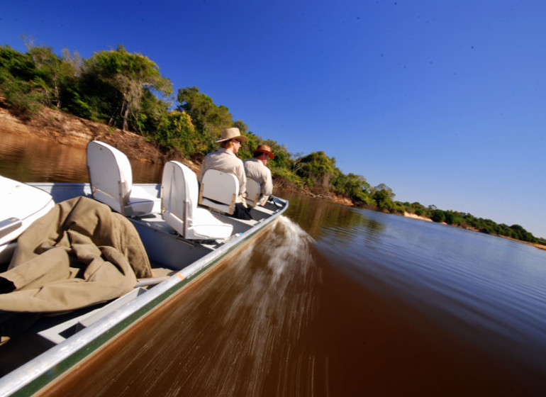 Brésil Voyage Pantanal Barranco Alto excursion en bateau à moteur