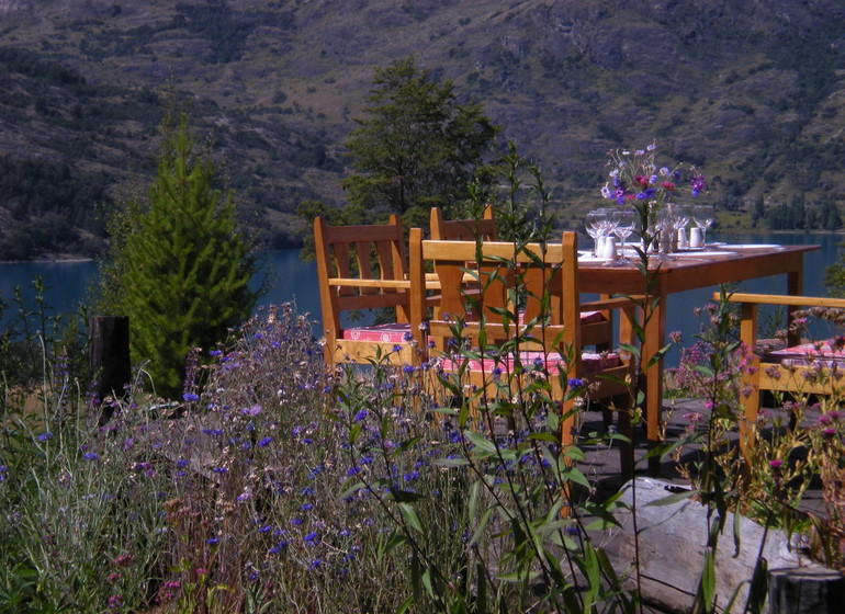 Chili Voyage Carreterra Austral Mallin Colorado repas sur terrasse