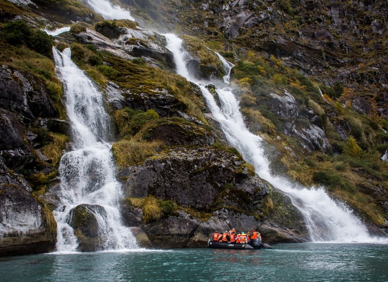 Chili Patagonie Voyage Croisière Cascade zodiac