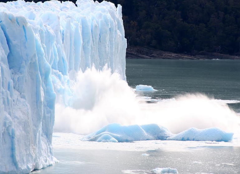 Argentine Patagonie El Calafate Eolo Lodge Perito Moreno bloc de glace tombant