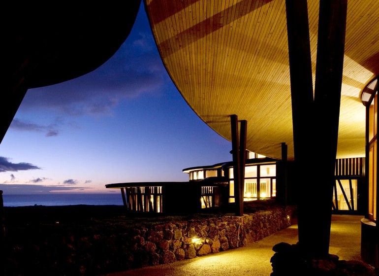 Chili Voyage Explora Rapa Nui Terrasse coucher de soleil