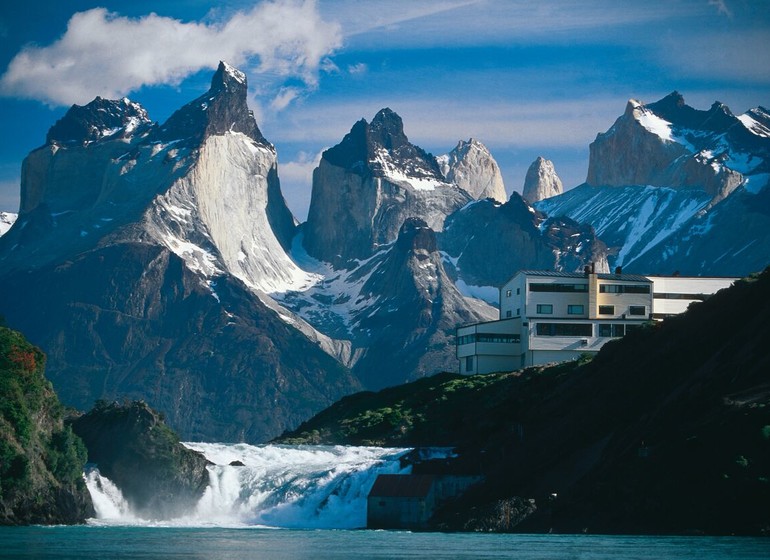 Chili Voyage Explora Torres del Paine vue cuernos et cascade