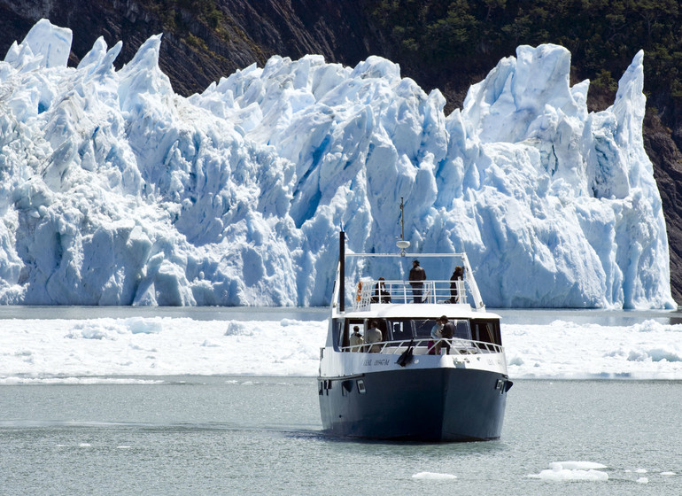 Argentine Voyage Parc National des Glaciers Marpatag cruising