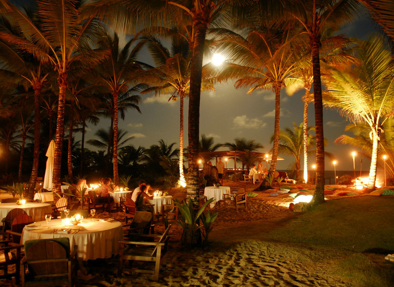 Brésil Voyage Txai Resort restaurant pieds dans le sable le soir