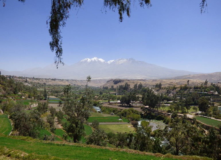 Pérou Voyage vue sur les alentours d'Arequipa avec ses volcans