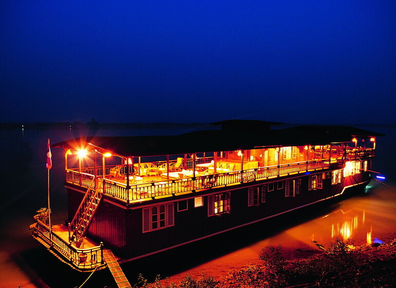 Hôtel Bateau Vat Phou**