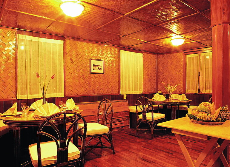 Hôtel Bateau Vat Phou**