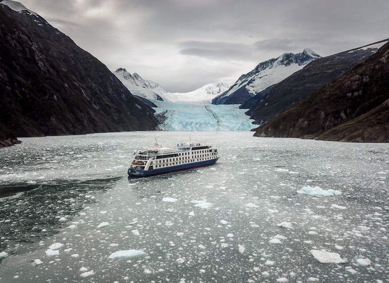 Chili Voyage Croisière Australis Ventus entre blocs de glace