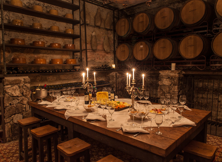 Uruguay Voyage Finca Narbona Relais & Châteaux repas cave à vins