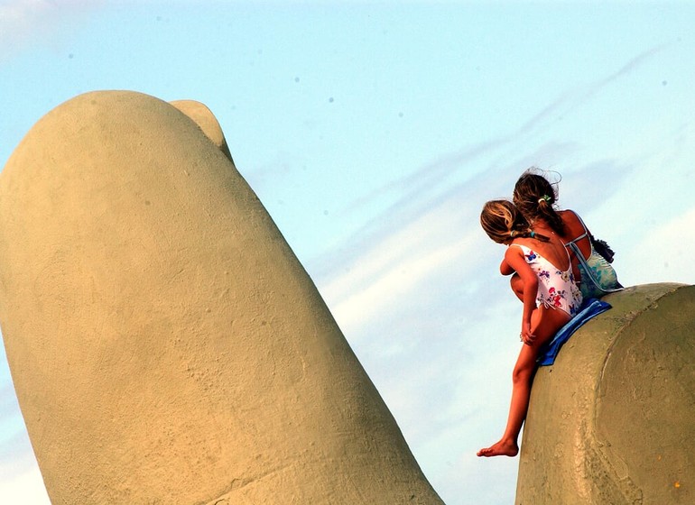 Uruguay Voyage Punta del Este sur la sculpture des doigts géants