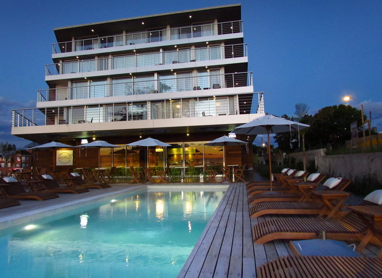 Uruguay Voyage Colonia Riverside casa avec piscine et terrasse