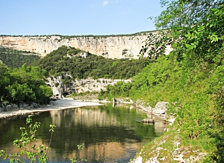 Ardèche en famille de Mont en Mont avec un âne