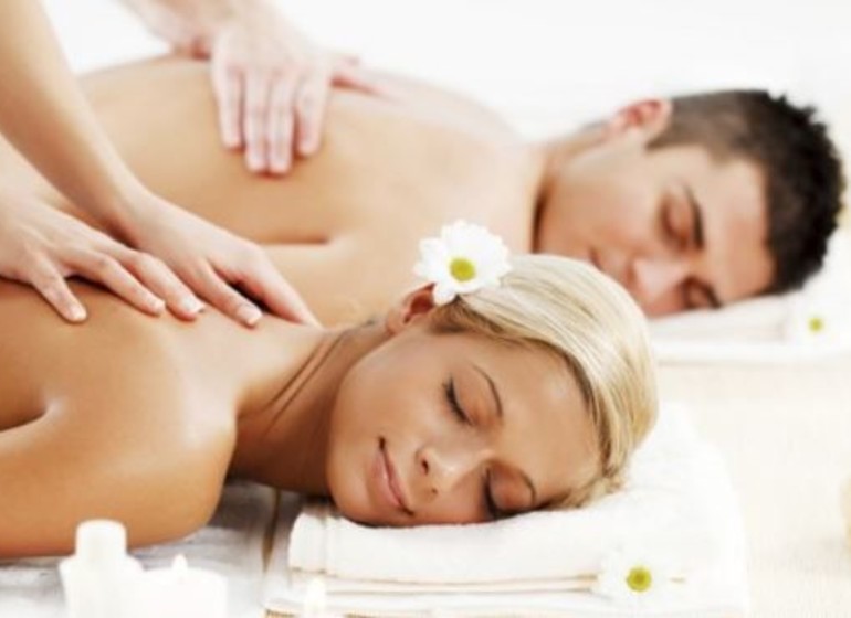 Massage rituel des jeunes mariés