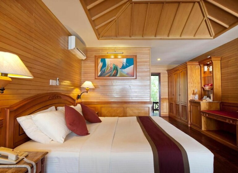 Maldives Voyage Royal Island Resort & Spa Beach Villa