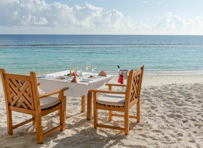 Maldives Voyage Royal Island Resort & Spa restaurant
