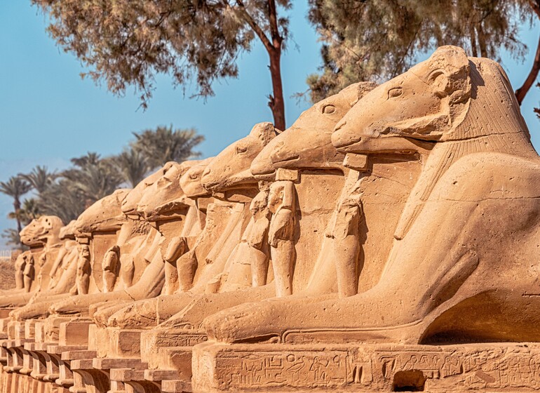 colosses memnon louxor egypte