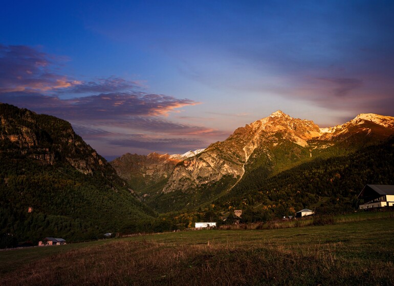 montagnes Caucase coucher soleil Svanétie Géorgie