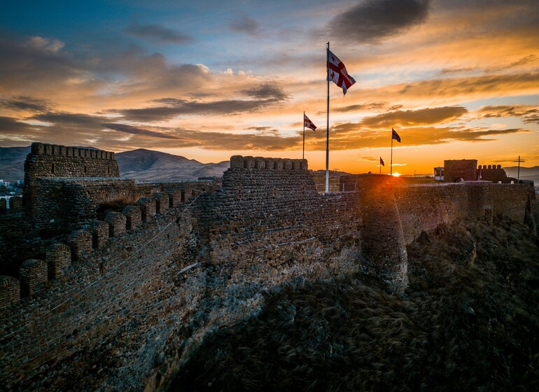 Forteresse de Narikala au coucher du soleil à Tbilissi