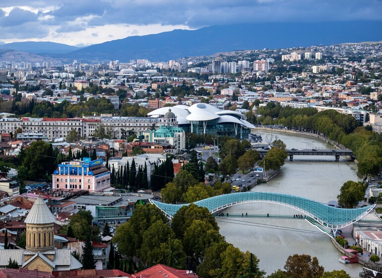 Panorama de Tbilissi, capitale historique de la Géorgie