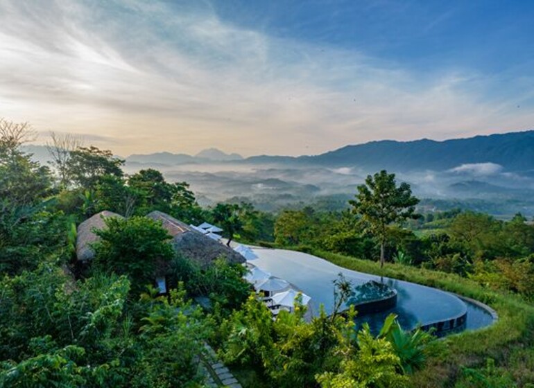 Vue aérienne du Avana Retreat et sa piscine à débordement